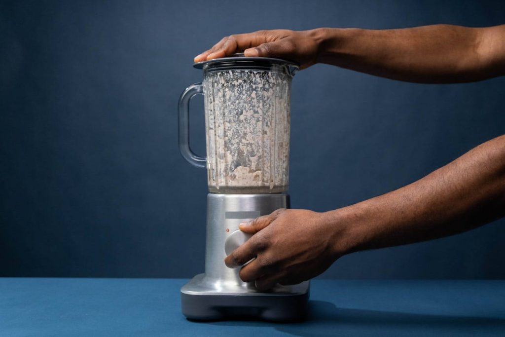 maaltijdshake in een blender gemaakt