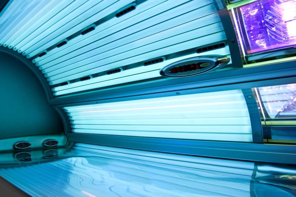 Opengeklapte zonnebank