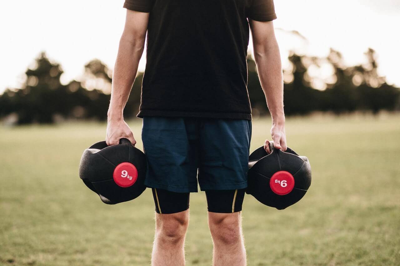 Farmers walk met kettlebells