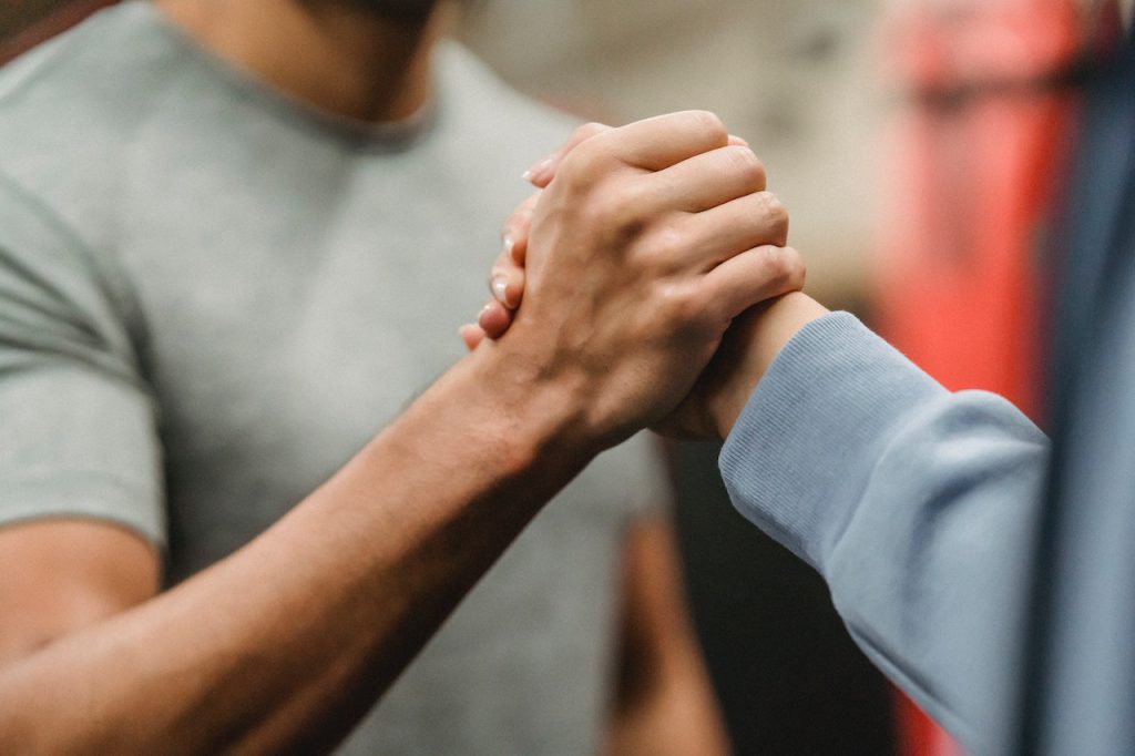 Begeleiding en ondersteuning op jonge leeftijd in de sportschool kunnen een zeer positief effect hebben