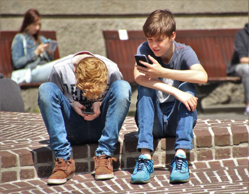 Afleiding door de smartphone op jonge leeftijd