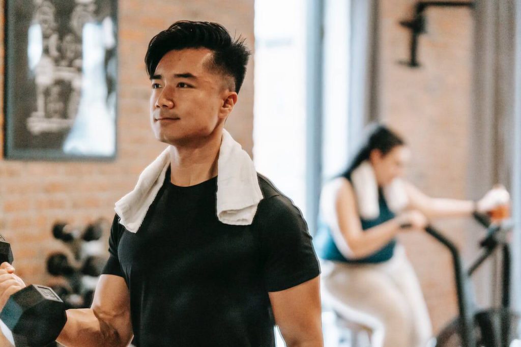 De 5 beste fitness shirts voor heren (2024)