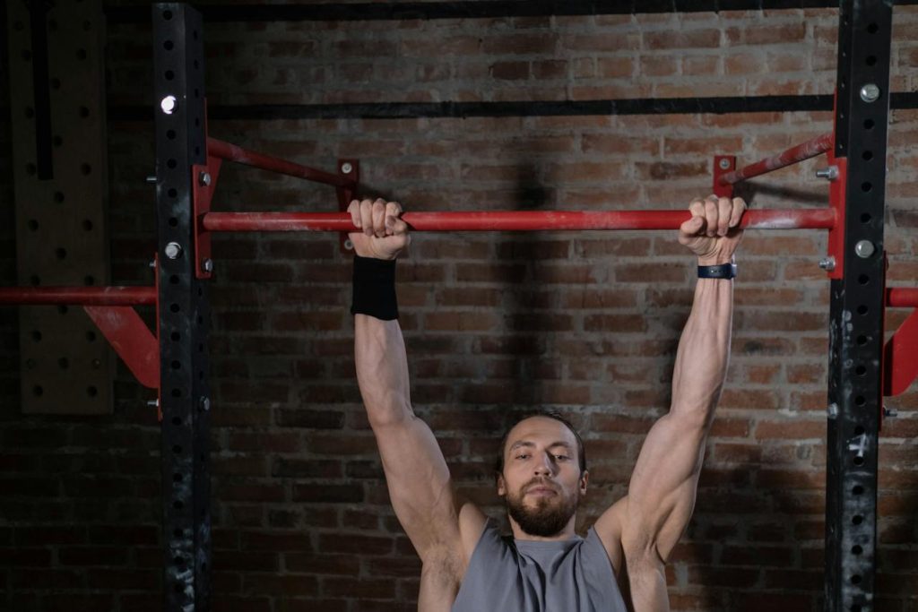 Pull-ups tijdens een CrossFit warming-up