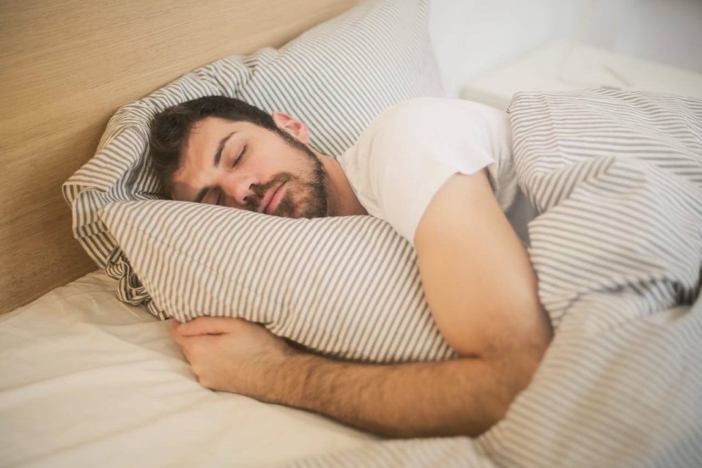 voldoende slapen door een man kan zorgen dat je meer energie kunt krijgen