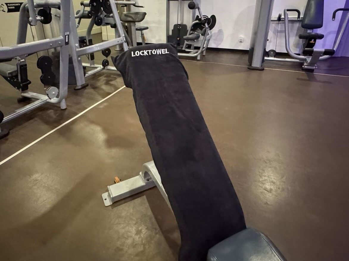 LockTowel sporthanddoek om een bankje