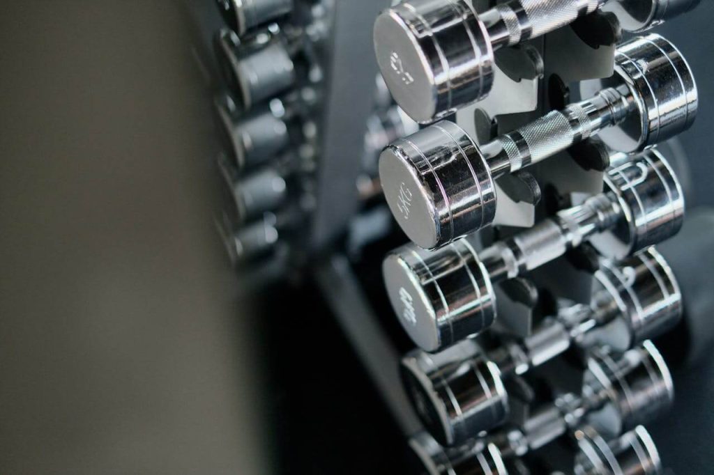Rek met dumbbells