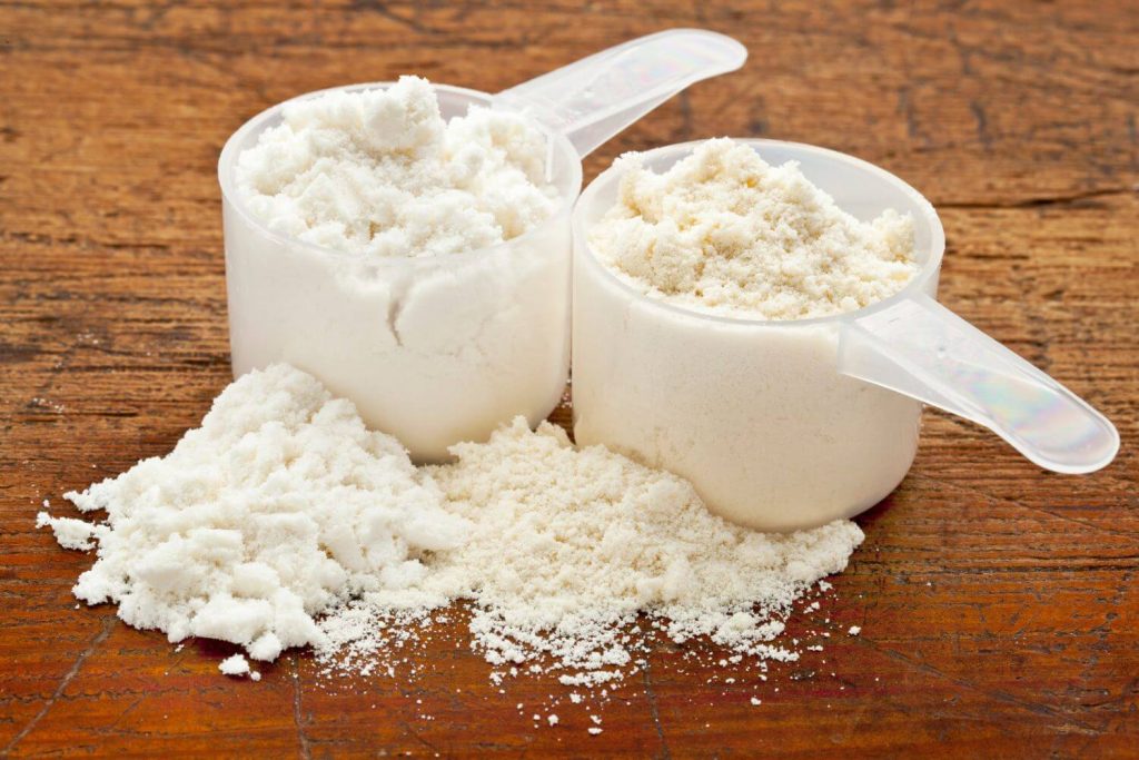 Twee scoops met clear whey isolate